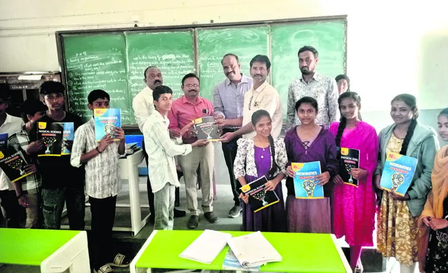 స్టడీ మెటీరియల్‌ ఎంతో ఉపయోగకరం 