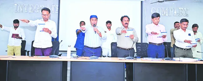 ఓటేద్దాం.. భవిష్యత్‌ను నిర్ణయిద్దాం