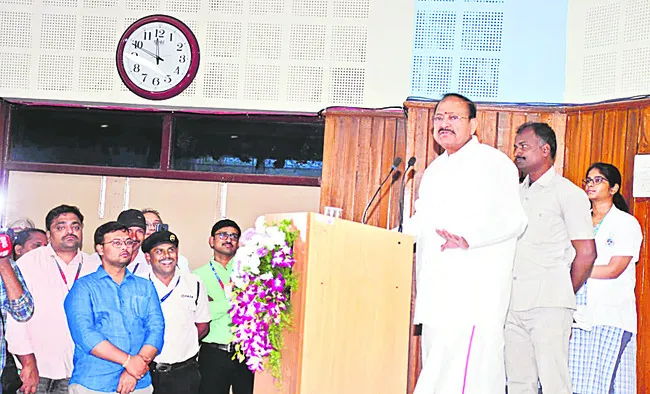 ఇష్టపడే పనిని కష్టపడి చేస్తే నష్టపోయేది లేదు 