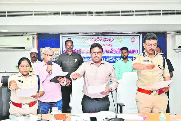 రోడ్డు ప్రమాదాలు నివారించాలి 