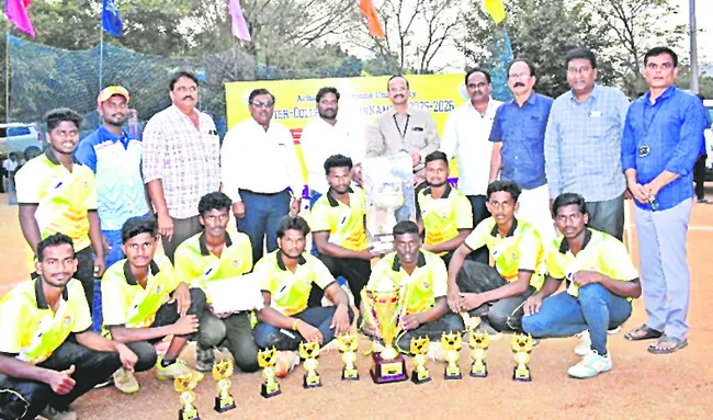 గెలుపోటముల కన్నా క్రీడాస్ఫూర్తి ముఖ్యం 