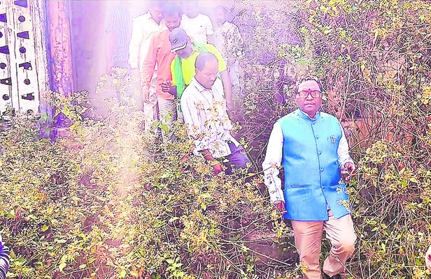 ఆశ్రమ పాఠశాలకు పూర్వ వైభవం తెస్తాం 
