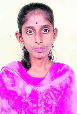 ట్రాక్టర్‌ ఢీకొని బాలిక మృతి
