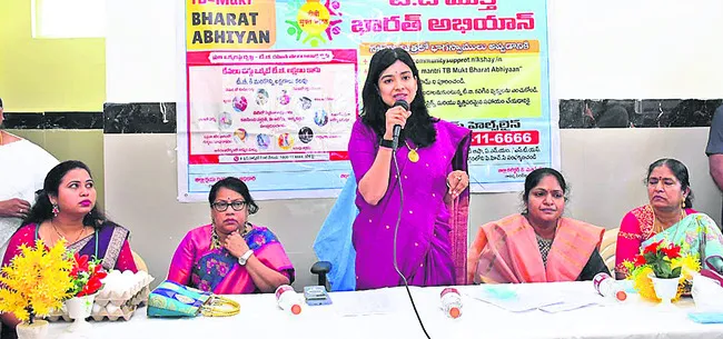 నిత్యం పోషకాహారం తీసుకోవాలి