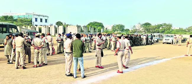 అలజడికి సిద్ధమై.. హంగామాతో సరి