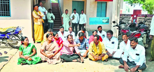 ఒత్తిళ్లతో బిల్లులు నిలిపేస్తే ఎలా..? 