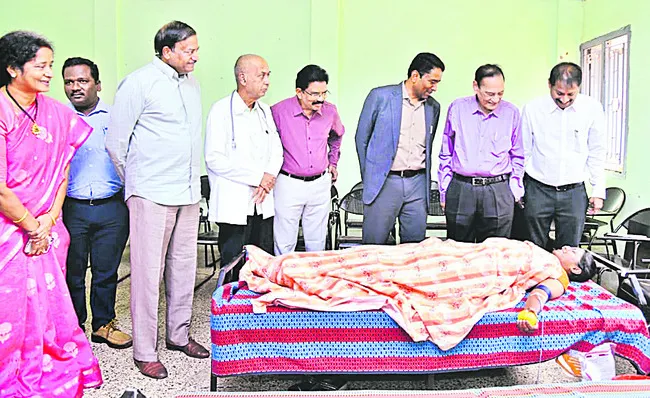 రక్తదానాన్ని అదృష్టంగా భావించాలి 