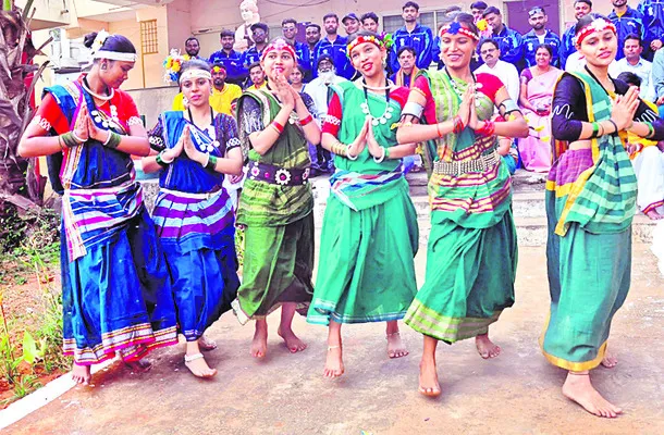 ప్రాంతాలు వేరైనా మనమంతా ఒక్కటే..