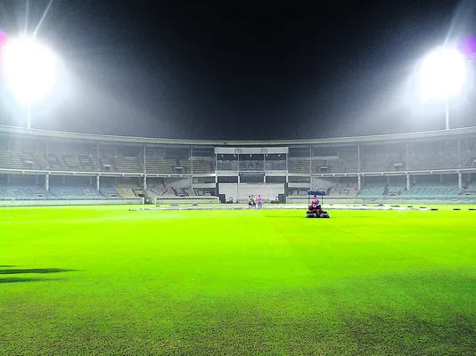 హాట్‌ కేకుల్లా టీ–20 మ్యాచ్‌ టికెట్లు 