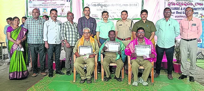 ఆ చేతిలో స్టీరింగ్‌.. సురక్షితం