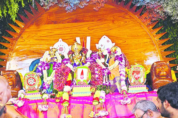 స్వామిసేవకు ఒక్కటై.. 