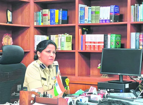 రీల్స్‌ చేయబోయి మోడల్‌ హౌస్‌కు నిప్పు 