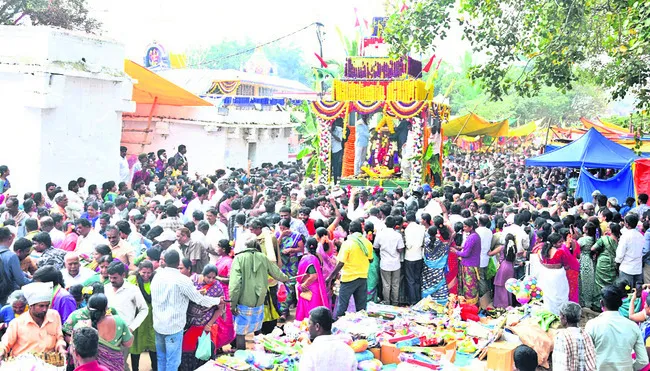● సుబ్రహ్మణ్యేశ్వర రథోత్సవం