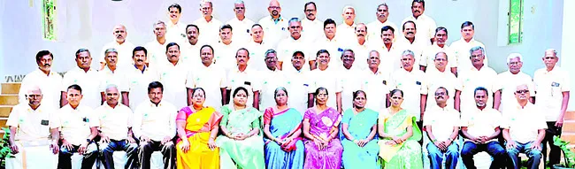 పూర్వ విద్యార్థుల అపూర్వ కలయిక 