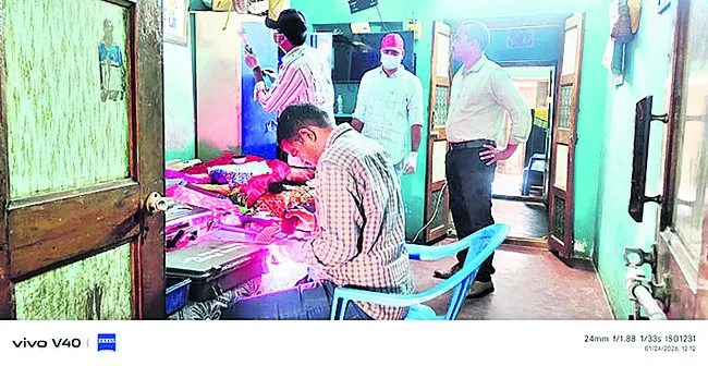 చీపురుపల్లిలో పట్టపగలు చోరీ