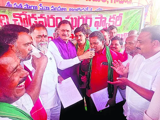 మాటల తీపితో మరోసారి నమ్మించి..