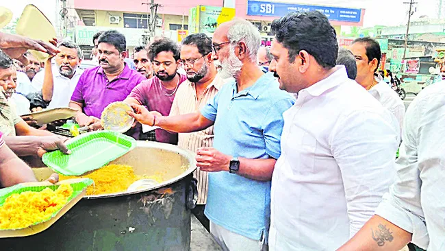 టీడీపీ సేవలో తరిస్తున్న ఉద్యోగులు 