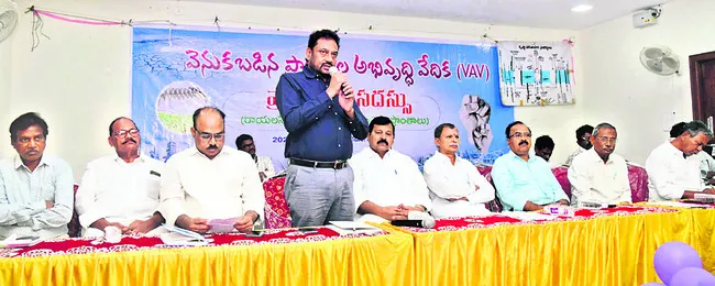 పెండింగ్‌ ప్రాజెక్టులను త్వరగా పూర్తి చేయాలి 
