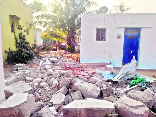 అమిలినేని అనుచరుడి దౌర్జన్యం 