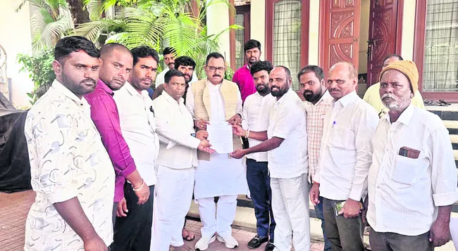 ముంపు నిర్వాసితుల గోడు పట్టదా? 