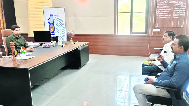 ఇస్రో విజ్ఞాన యాత్ర విజయవంతం చేయాలి 