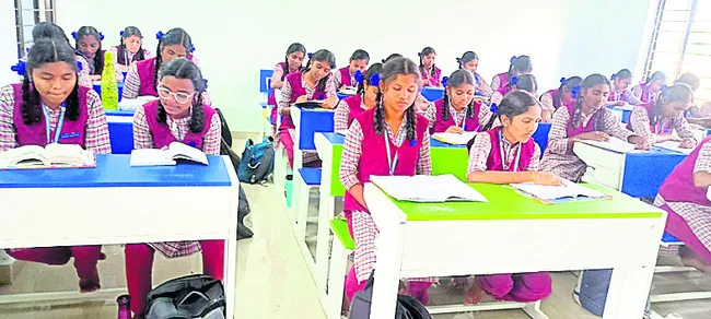 హైస్కూళ్లకు సైన్స్‌ కిట్లు