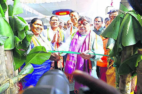 అమ్మవార్ల దర్శనానికి అక్కాచెల్లెళ్లకు ఉచిత ప్రయాణం 