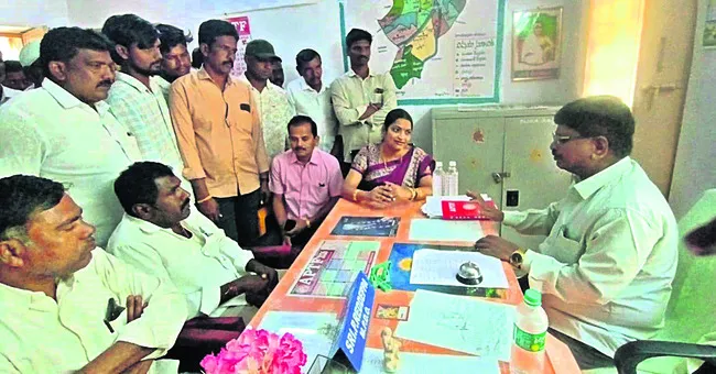 బిల్లుల చెల్లింపులో పక్షపాతమా? 