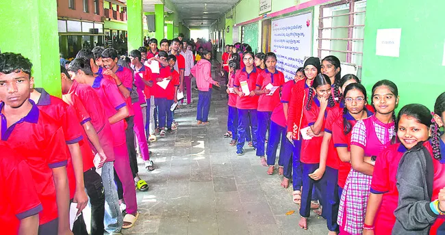 విద్యార్థులే అభ్యర్థులు.. ఓటర్లు