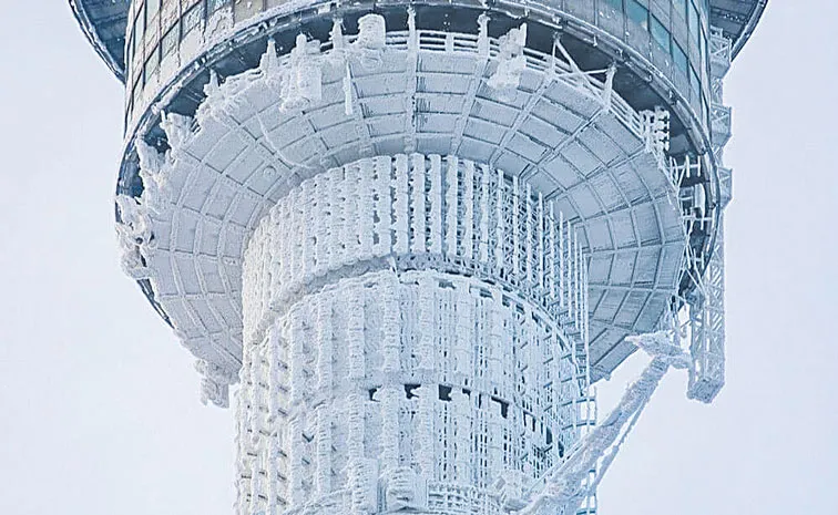 Moscow is so cold that an entire building is frozen