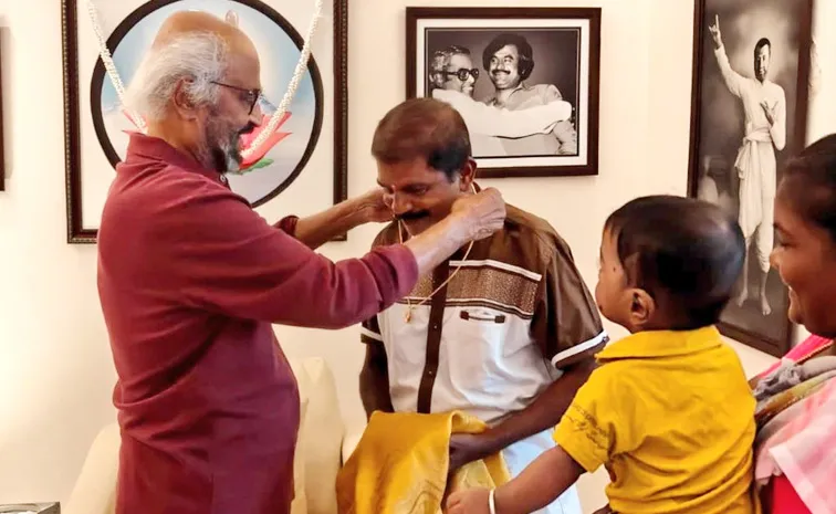Rajinikanth Gifts Gold Chain To Madurai 5 Rupees Parotta Master