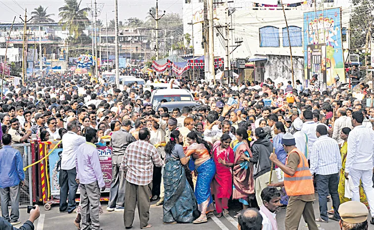 Several injured in stampede of devotees crowded in queues
