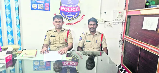 తప్పుడు కేసులతో రూ.30 లక్షలు డిమాండ్‌ 