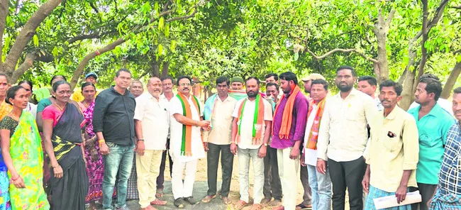 ‘భూములు లాక్కుంటే ఊరుకోం’