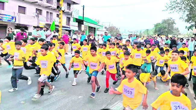 పిల్లలకు మారథాన్‌ పోటీలు 