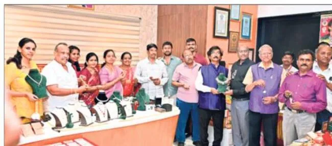 కొలువుదీరిన వామ్‌ 