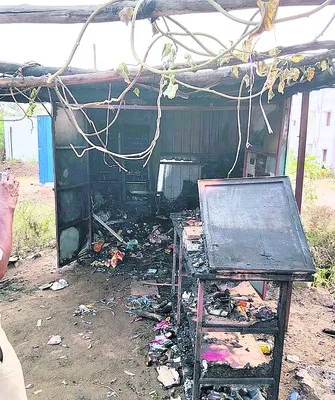 షార్ట్‌ సర్క్యూట్‌తో కిరాణంలో మంటలు