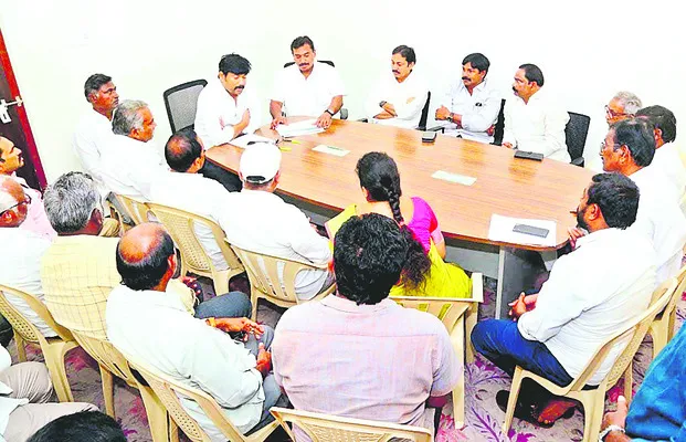 పార్టీ బలోపేతానికి కృషి చేయాలి 