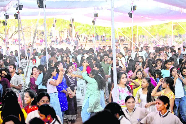 దుమ్మురేపిన డీజే నైట్‌