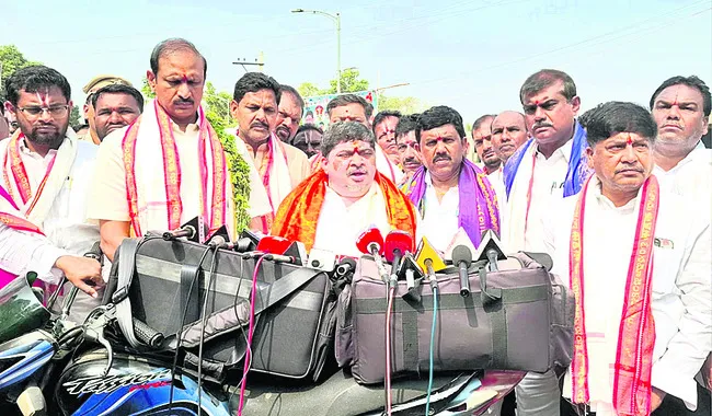 రాజకీయాలకతీతంగా బ్రహ్మోత్సవాలు