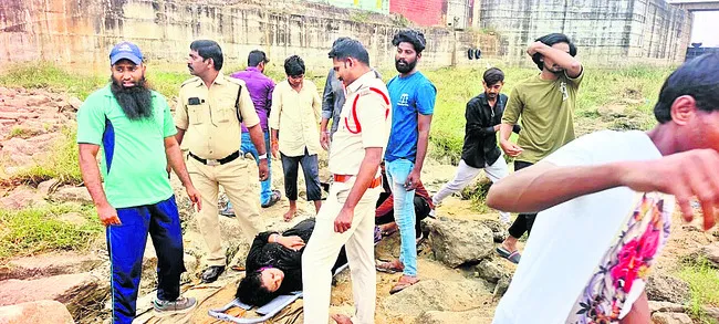 పెన్నానదిలో దూకిన వివాహిత 