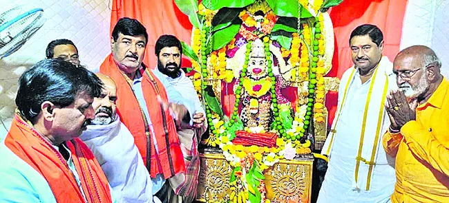 ఆధ్యాత్మిక కేంద్రంగా హనుమాన్‌ ఆలయం 