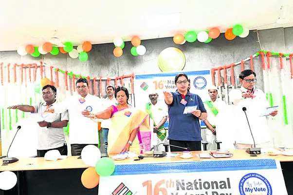 ప్రతీ పౌరుడు ఓటుహక్కు వినియోగించుకోవాలి