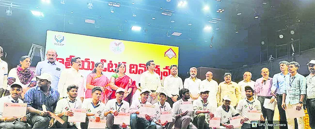 యువ ఓటర్లతోనే దేశ భవిత