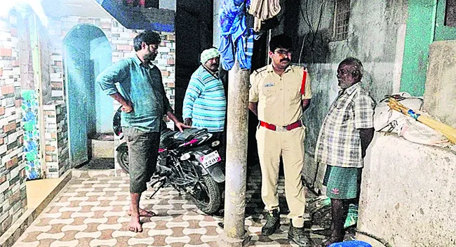 గొడ్డు మాంసం విక్రయిస్తున్న ముగ్గురు అరెస్టు 