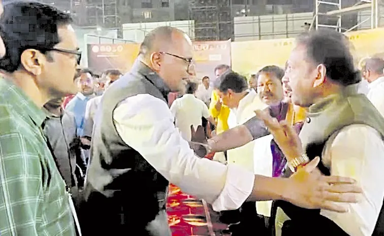 Mayor Peela Srinivas Fire On Vizag Collector