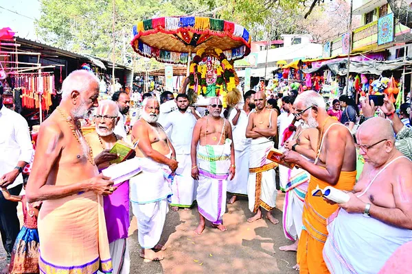 పూర్వగిరిలో తిరుమంజనం, పురప్పాట్టు సేవ