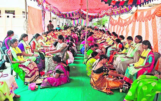 140 మంది కన్యలకు పాదుకా పూజలు 