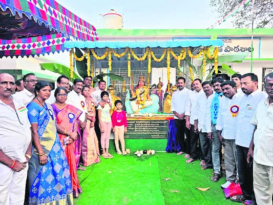 మహనీయుల విగ్రహాల ఆవిష్కరణ