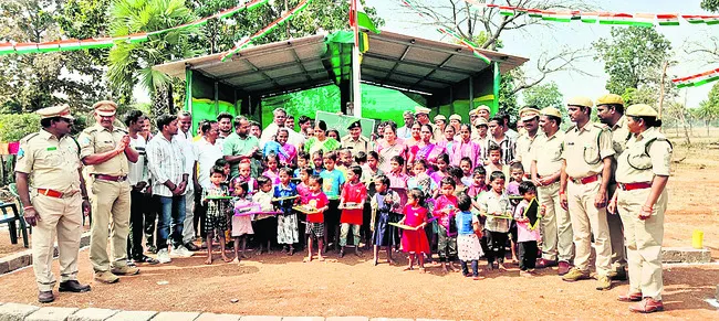 వలస ఆదివాసీ గ్రామంలో గణతంత్ర వేడుకలు